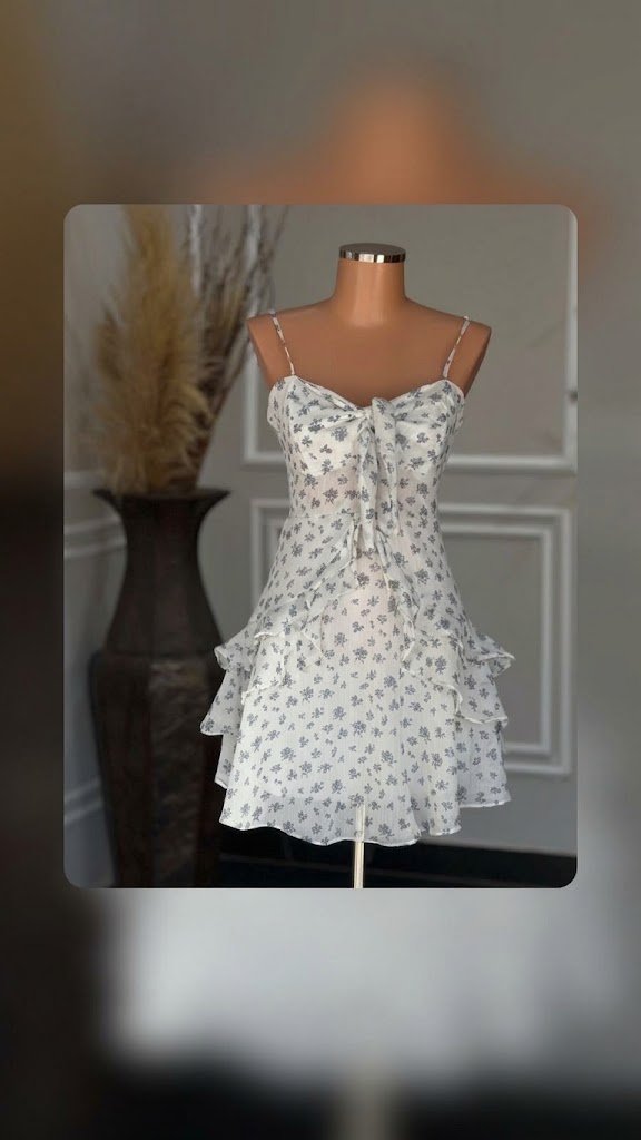Vestido Curto Estilo Romântico